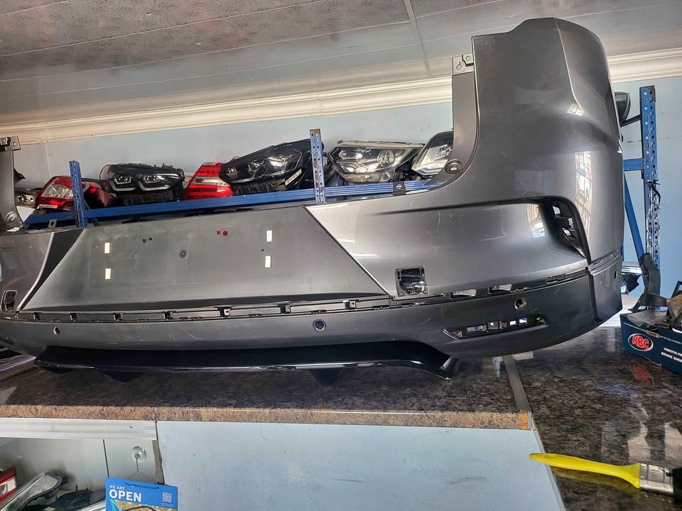 2019-2025 Jaguar I pace Rear bumper for sale - Private Seller 2019-2025 Jaguar I pace Rear bumper for sale - Private Seller