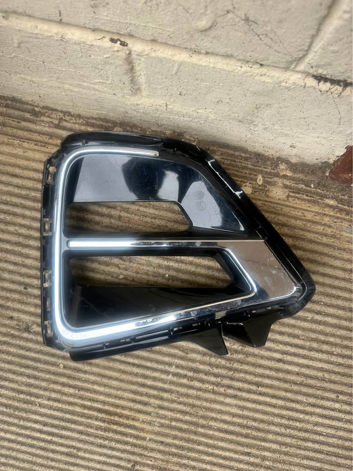 Chery Tiggo pro right side fog light cover - Private Seller Chery Tiggo pro right side fog light cover - Private Seller