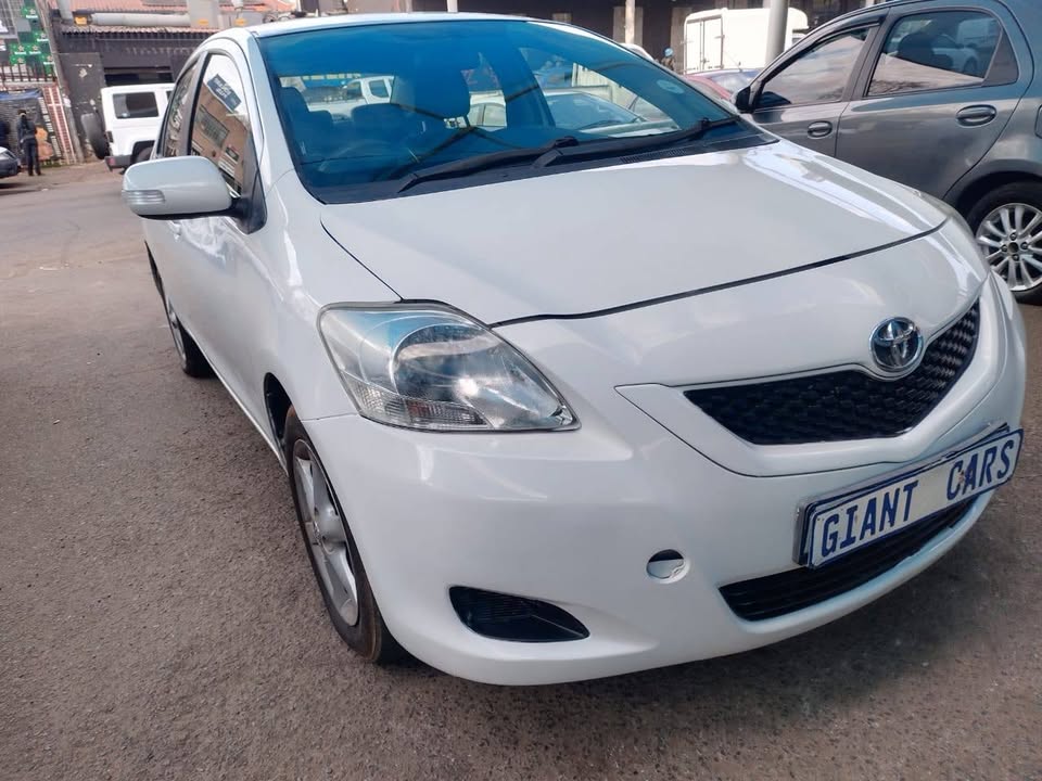 Toyota yaris 1.3 seden