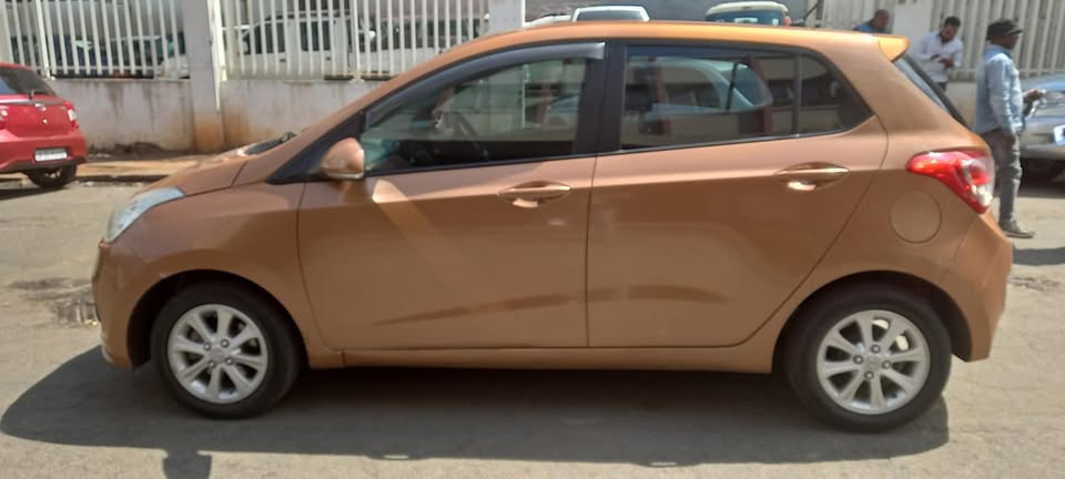 2015 HYUNDAI i10 GRAND 1.2 PETROL, MANUAL, BROWN COLOUR