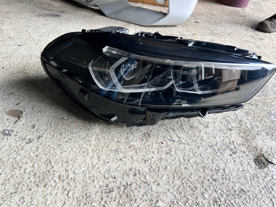 Bmw F40 headlight right side black inside - Private Seller Bmw F40 headlight right side black inside - Private Seller