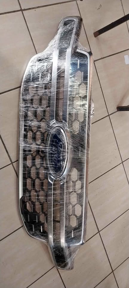 FORD RANGER T9 CHROME FRONT GRILL WITH CAMERA