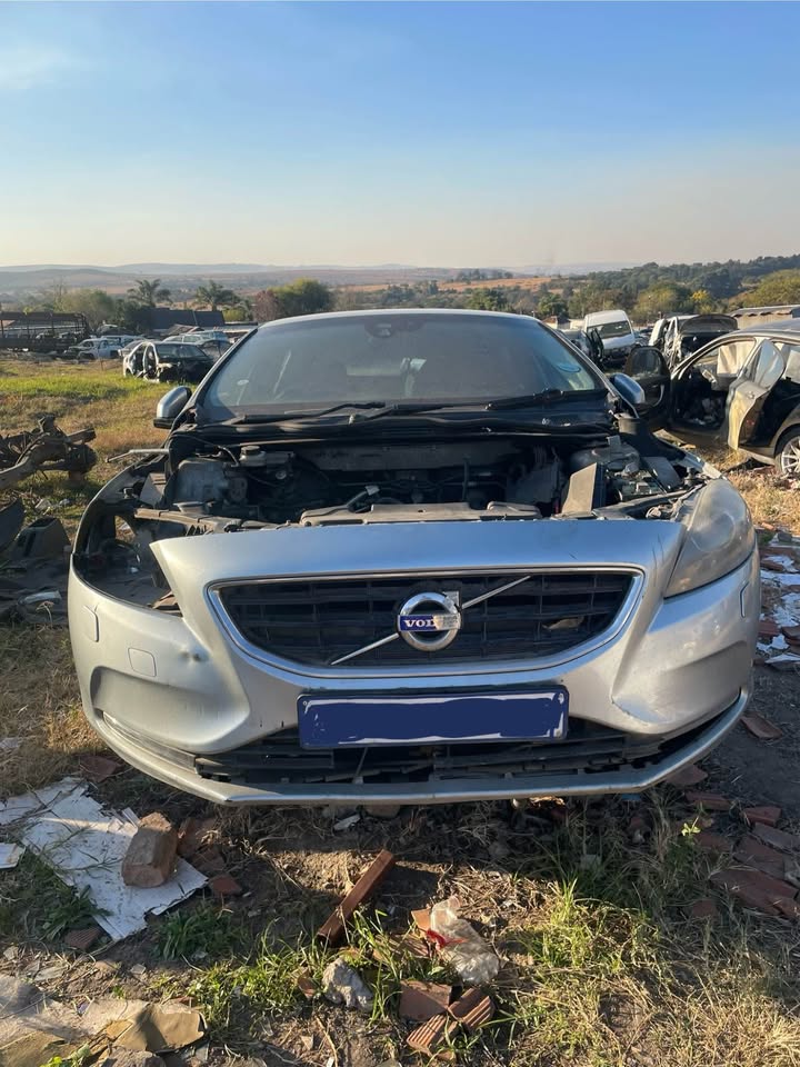 Volvo V40 T3 stripping for spares.