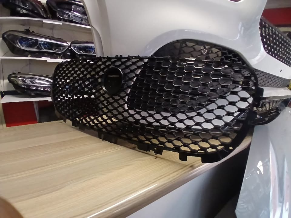 2024 JAGUAR F-PACE MAIN GRILL - Private Seller
