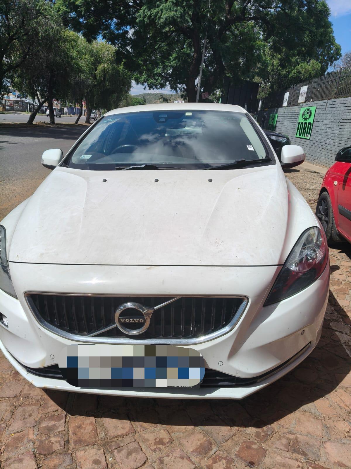 2012 VOLVO V40 2.0 MANUAL PETROL – FOR STRIPPING - Private Seller 2012 VOLVO V40 2.0 MANUAL PETROL – FOR STRIPPING - Private Seller