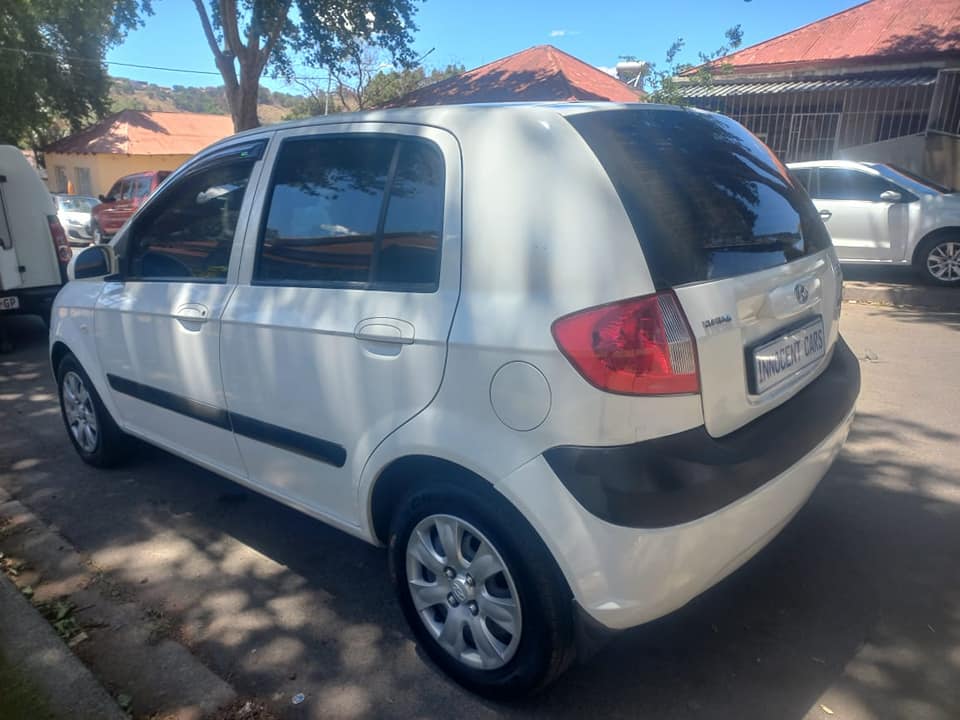 2009 HYUNDAI GETZ 1.4 PETROL, MANUAL, WHITE COLOR, MILEAGE PRICE PARE KEY.