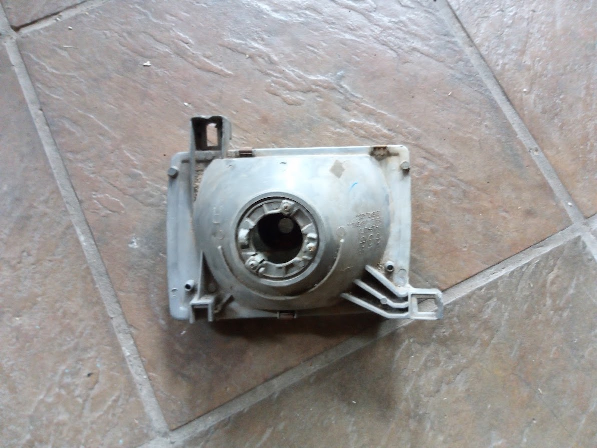 Nissan UD40 / Hardbody Right Headlight