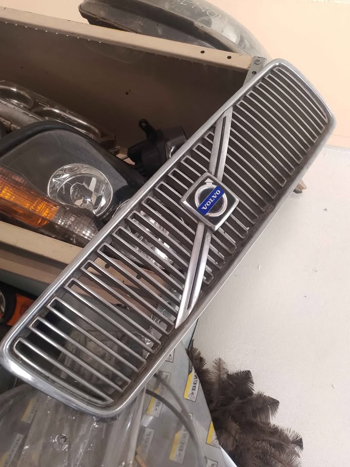 1999 VOLVO S40 BUMPER GRILL ENGINE FOR SALE DELIVERY AVAILABLE COUNTRY WIDE - Private Seller 1999 VOLVO S40 BUMPER GRILL ENGINE FOR SALE DELIVERY AVAILABLE COUNTRY WIDE - Private Seller