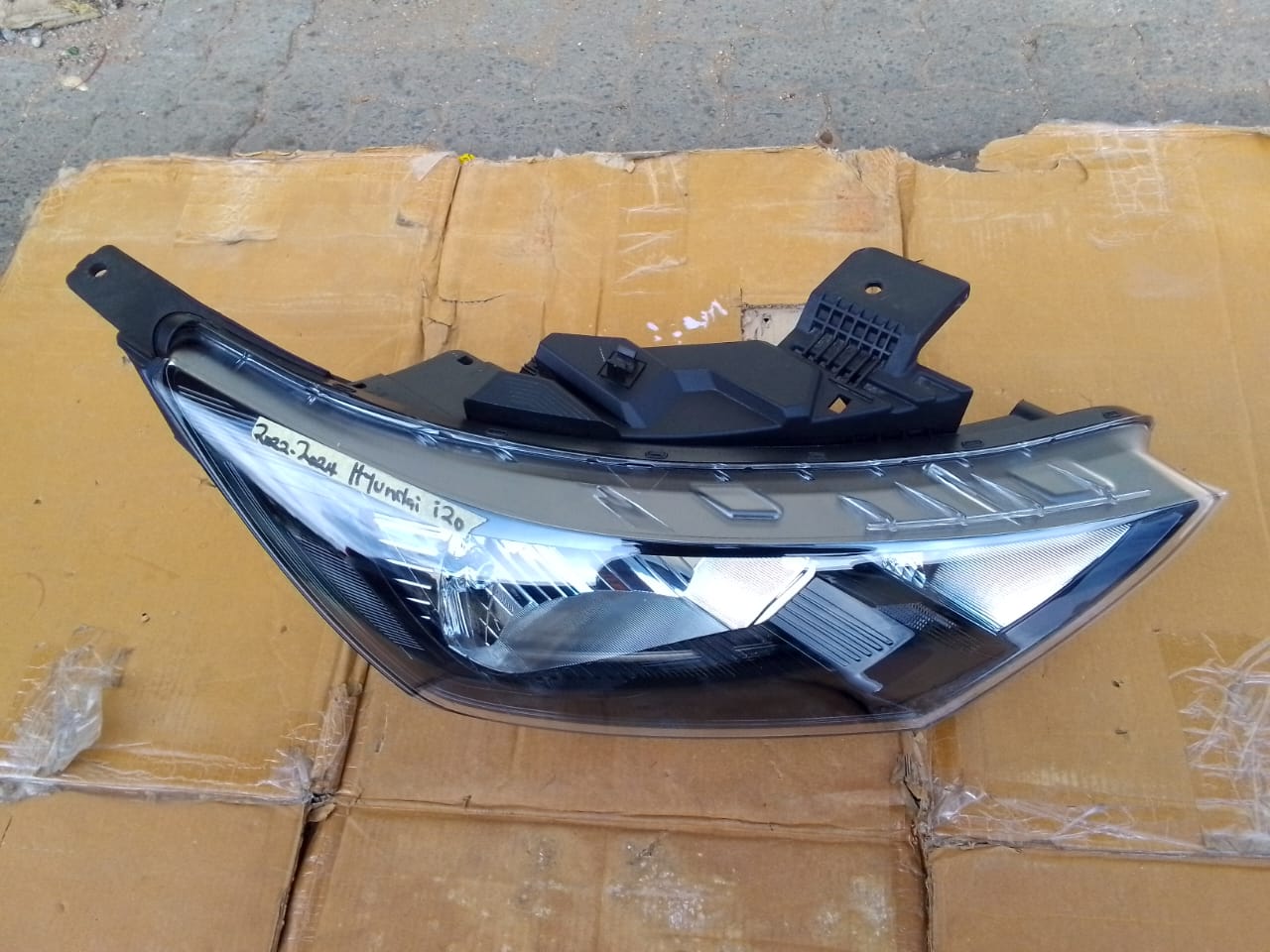 (2022-2024) HYUNDAI I20 RHS HEADLIGHT FOR SALE - Private Seller