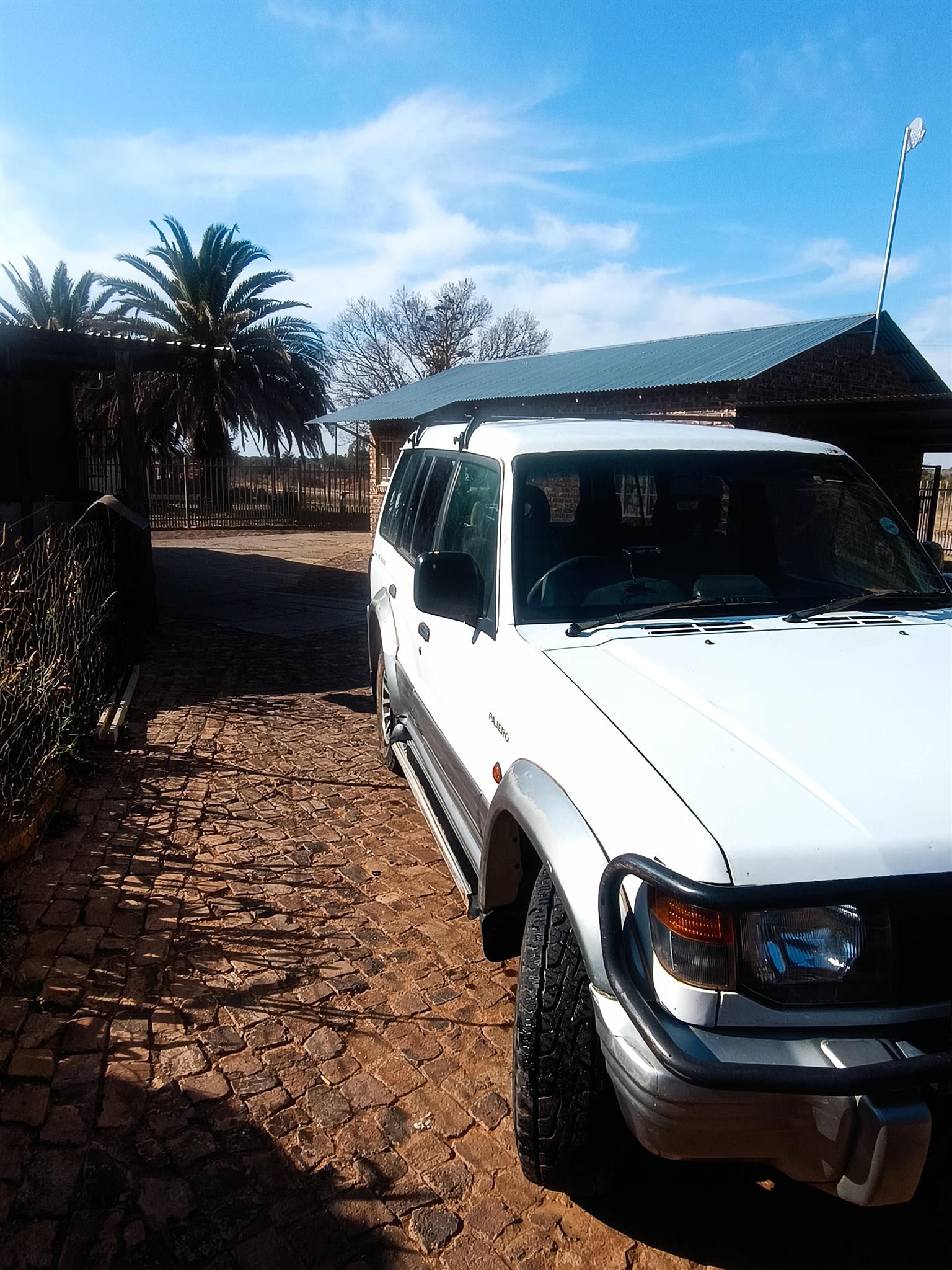Mitshubishi pajero 3000 V6 ECU for sale or swop papers up to date 5 new tyres