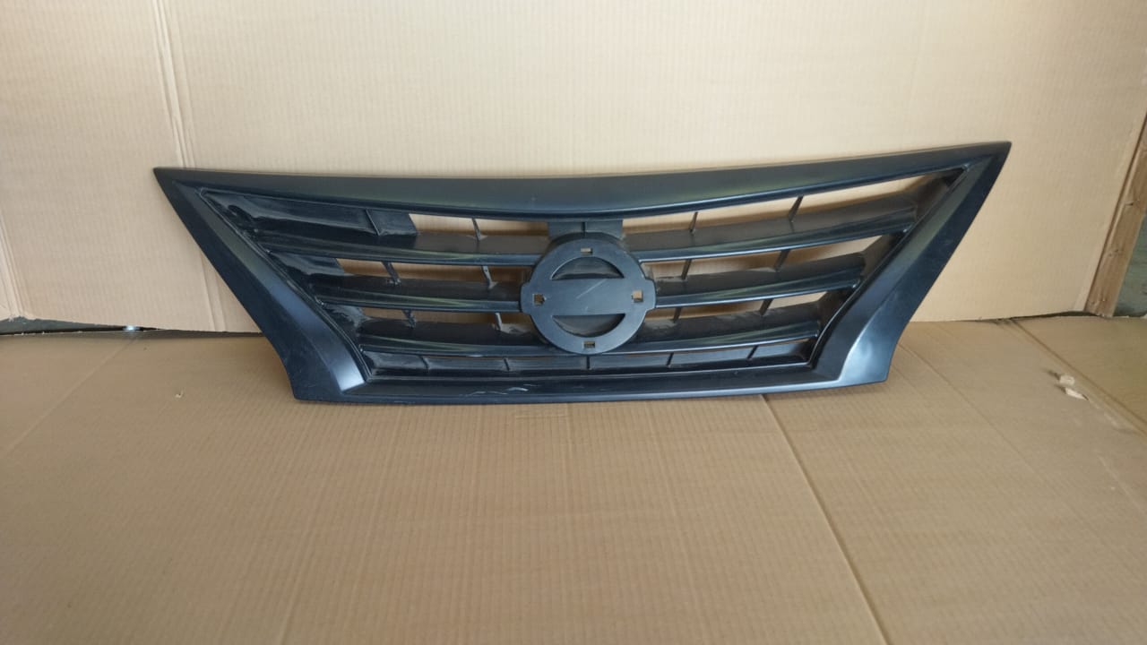 Nissan Sentra Main GRill - Private Seller