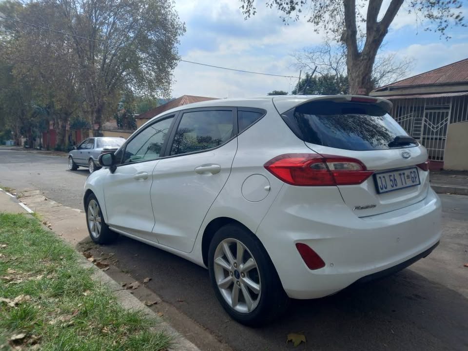 2018 FORD FIESTA 1.5 PETROL, MANUAL, WHITE, SERVICE BOOK, SPARE KEY,