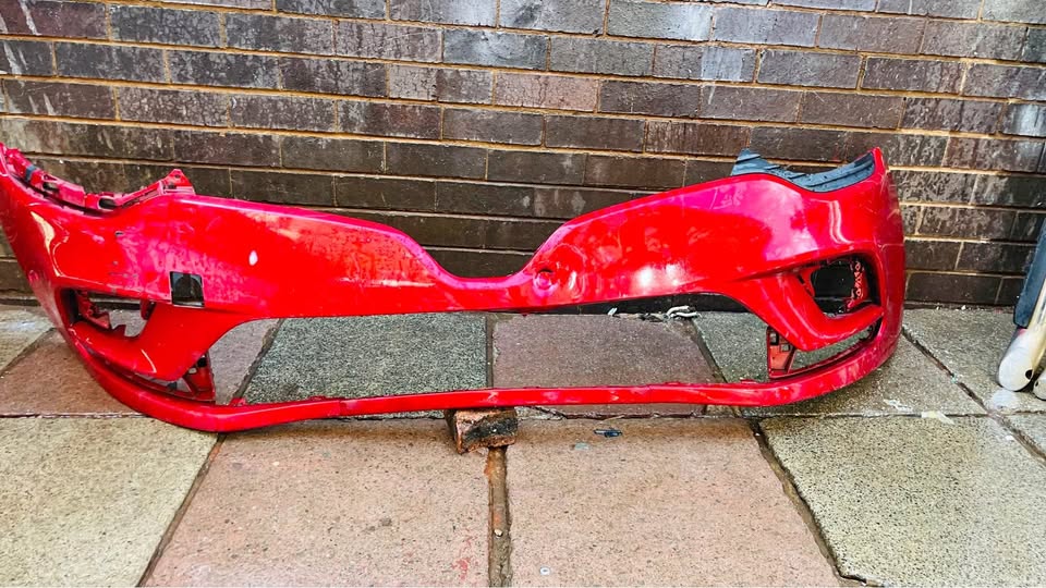 Renault Clio 4 bumper - Private Seller Renault Clio 4 bumper - Private Seller