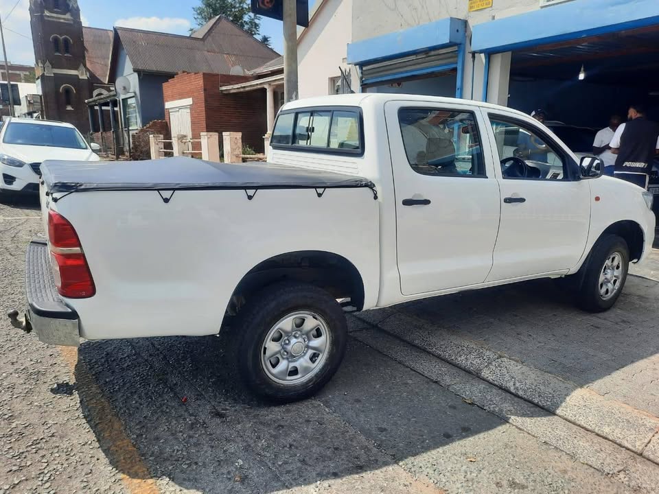 2015 Toyota Hilux 2.5D D4D 4x4 Double Cab with a Nice interior seat and Spare key