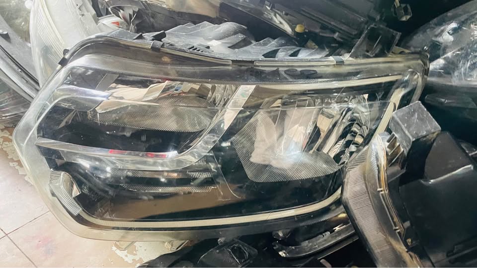 Renault Duster headlight - Private Seller Renault Duster headlight - Private Seller