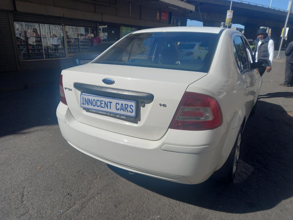 2015 FORD IKON 1.6 PETROL, MANUAL, WHITE COLOR, MILEAGE 59000KM