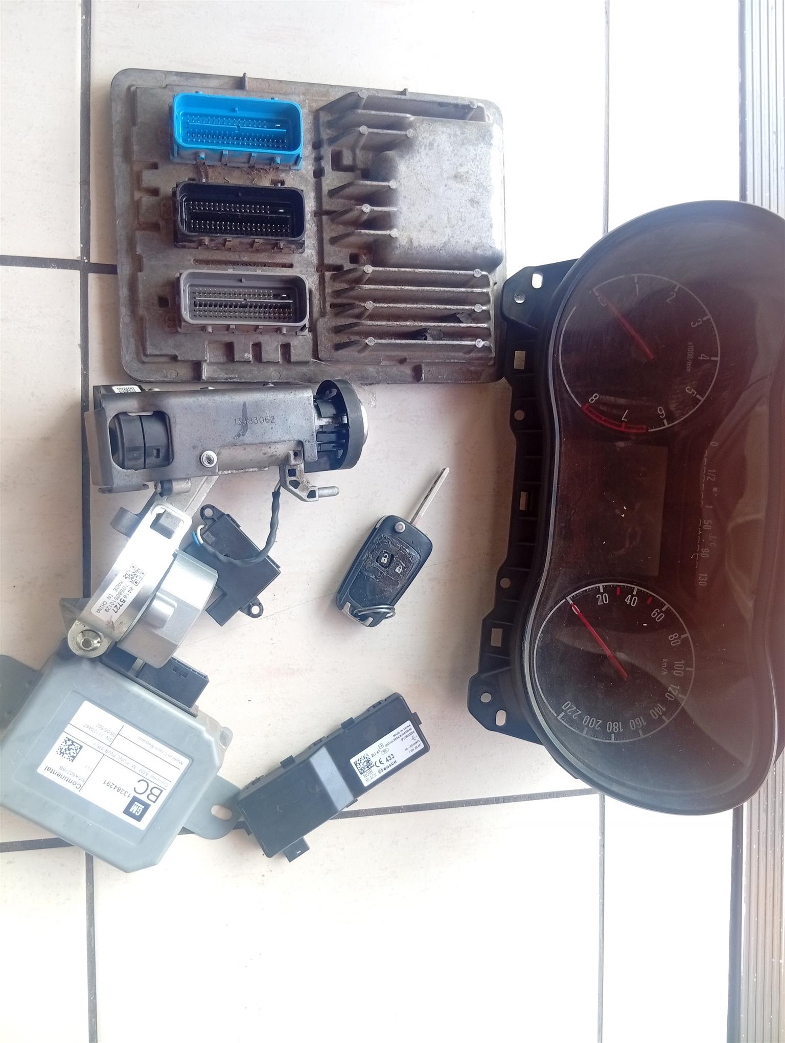 Opel Corsa eco flex 1.0 complete lockset - Private Seller Opel Corsa eco flex 1.0 complete lockset - Private Seller