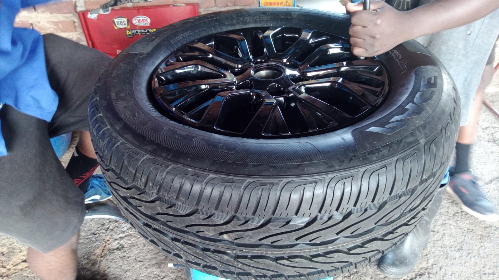18inch Stormtrack/Thunder original mag to use for spare wheel - Private Seller 18inch Stormtrack/Thunder original mag to use for spare wheel - Private Seller