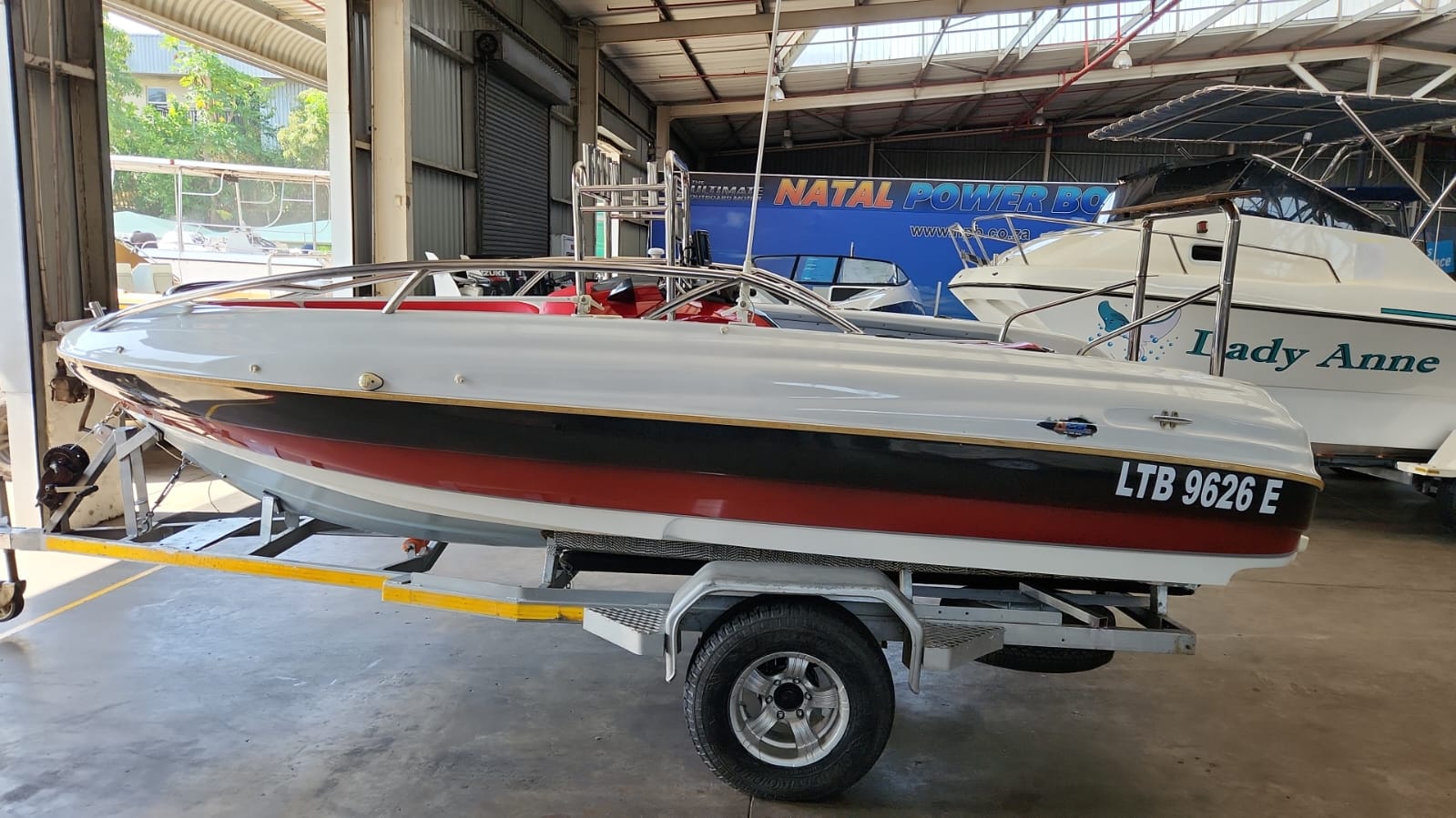 YAMAHA 1800 HOC JET BOAT