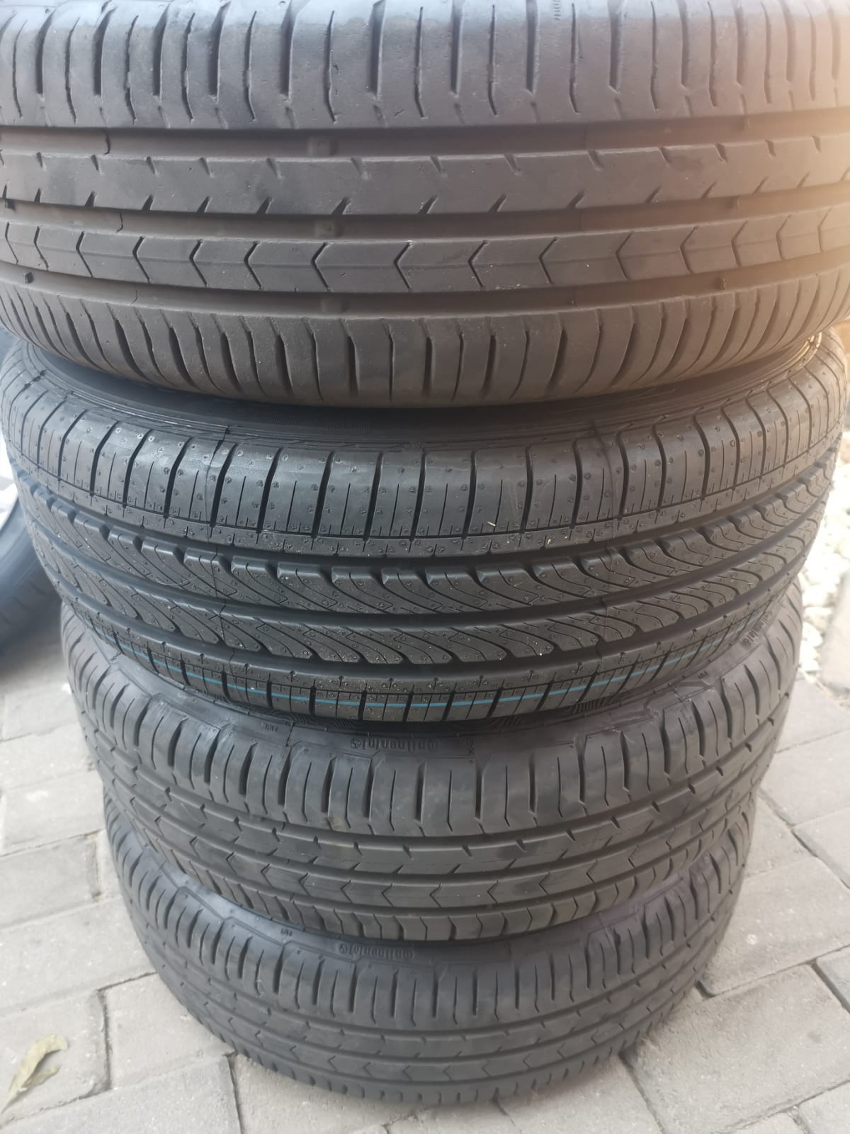 VW POLO TSi/Vivo 15"OEM mags with FAIRLY NEW 185/65/15 Continental x3 & x1 - Private Seller VW POLO TSi/Vivo 15"OEM mags with FAIRLY NEW 185/65/15 Continental x3 & x1 - Private Seller