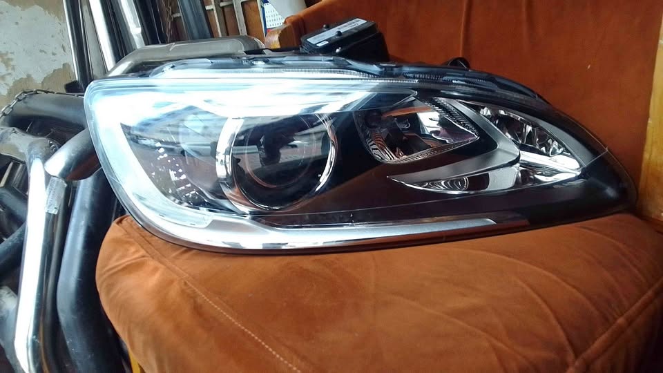 Volvo S60 headlight - Private Seller Volvo S60 headlight - Private Seller