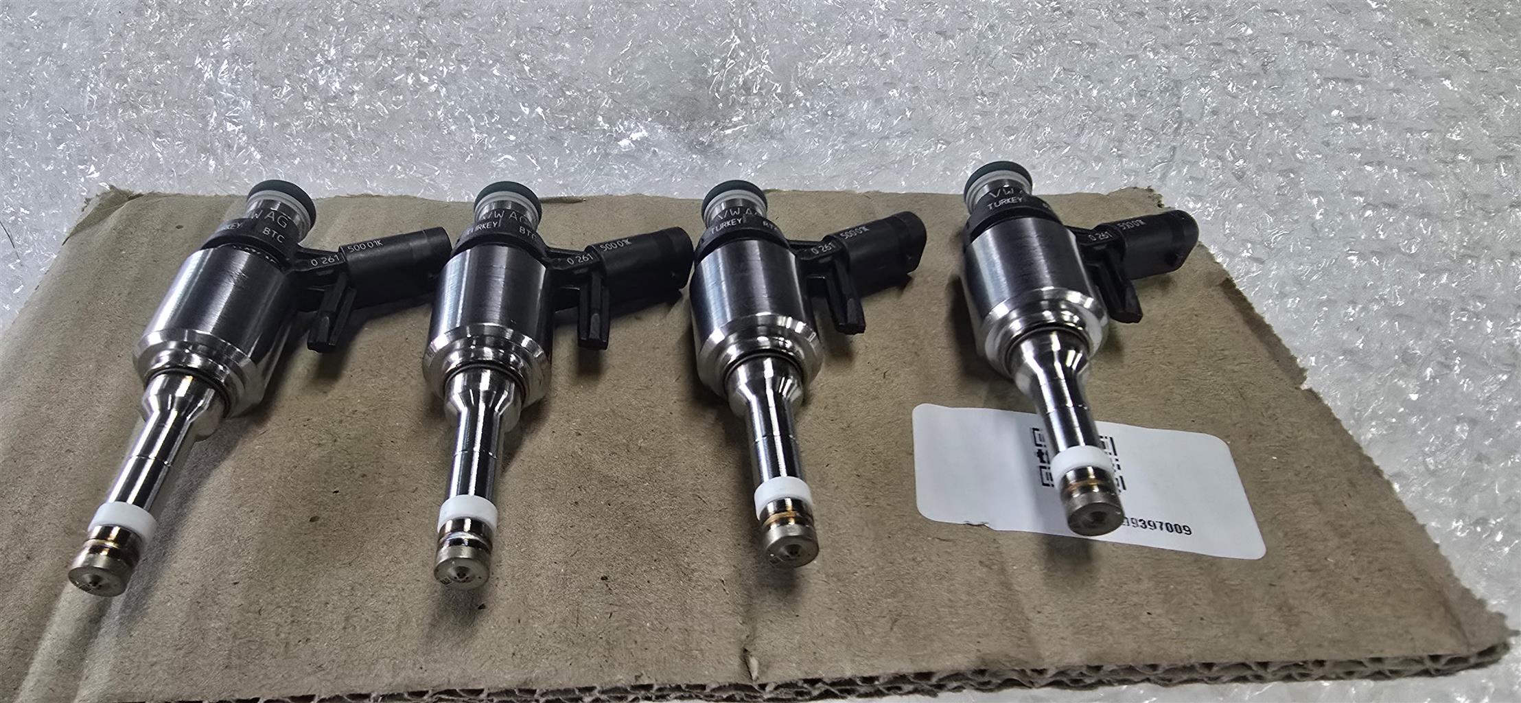 New stock arrivals  Fuel injectors 2.0 tfsi Oem 06g906036af - Private Seller