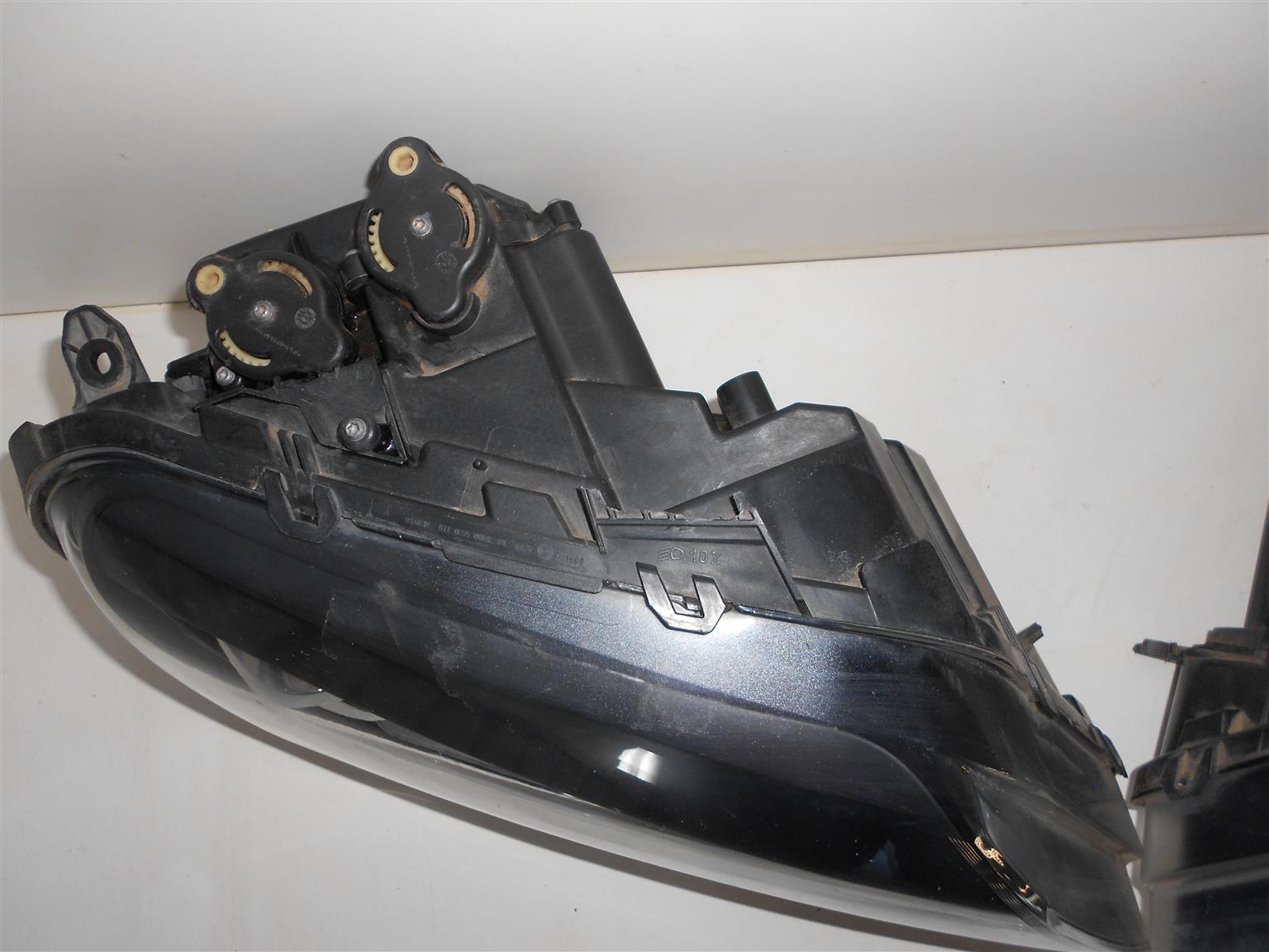 VW Amarok Headlights