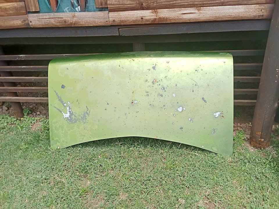 Chevrolet 2.5 bootlid - Private Seller Chevrolet 2.5 bootlid - Private Seller
