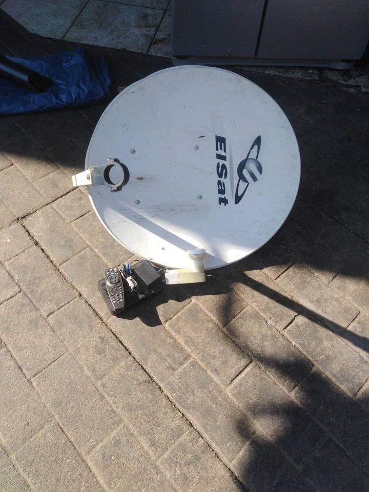 Dstv decoder (full set)+ Dish (full set). Working nicely Dstv decoder (full set)+ Dish (full set). Working nicely