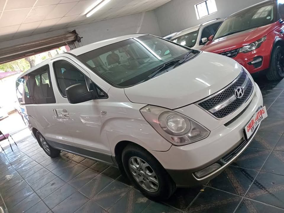 2013 Hyundai H1 2.4 Petrol manual white color  Reverse Camera  Leather Seat  115000km 2013 Hyundai H1 2.4 Petrol manual white color  Reverse Camera  Leather Seat  115000km