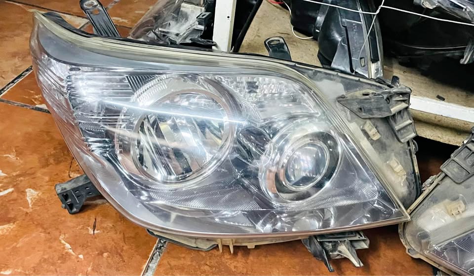 Toyota Land Cruiser Prado headlights 2014 - Private Seller Toyota Land Cruiser Prado headlights 2014 - Private Seller