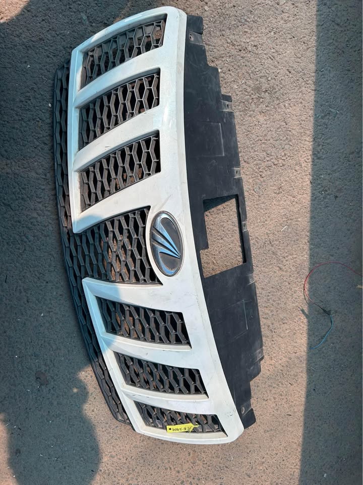 Mahindra XUV Front Grill For Sale @Circle 7 Used Parts Call or WhatsApp - Private Seller