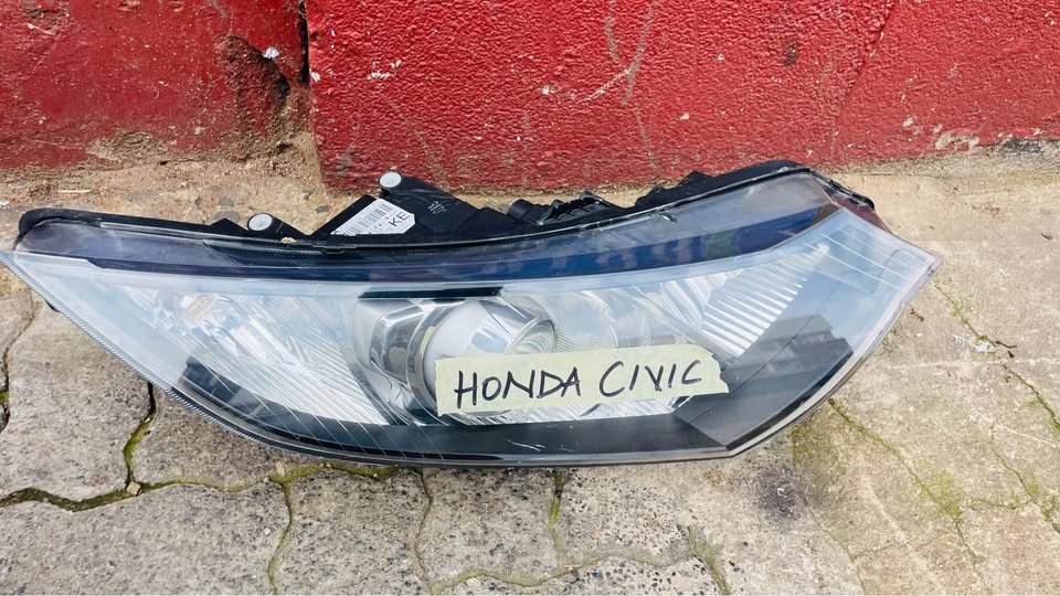Honda Civic headlight - Private Seller Honda Civic headlight - Private Seller