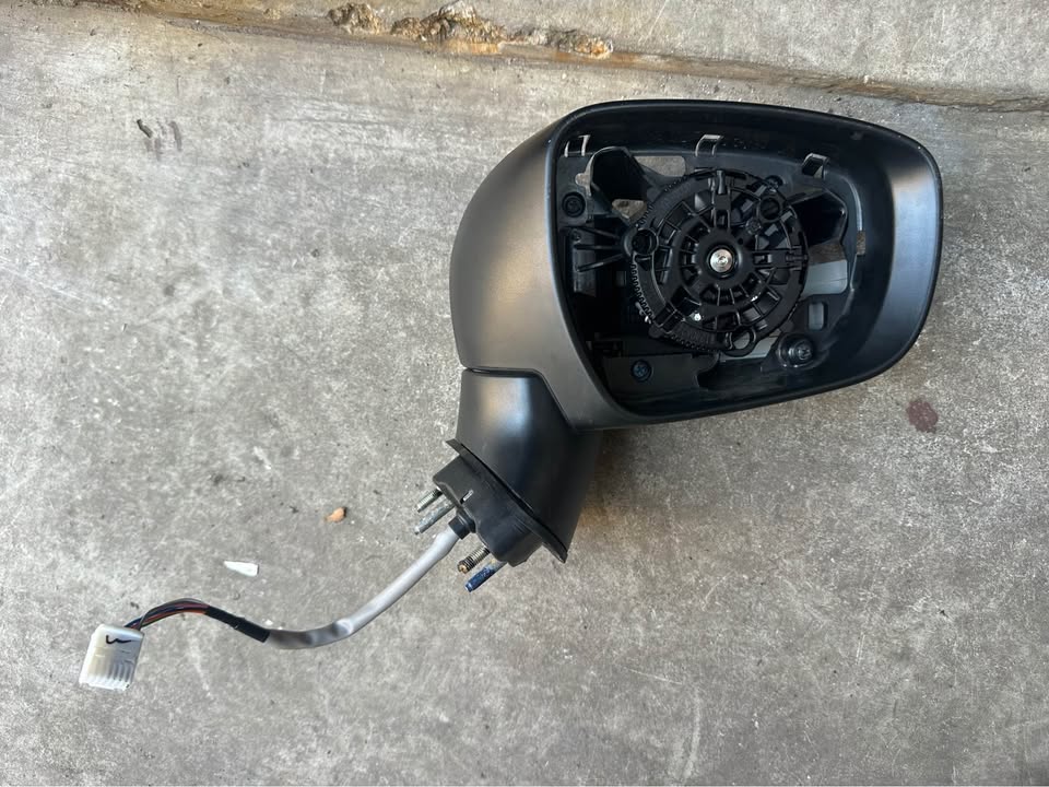 Toyota starlet right side mirror - Private Seller Toyota starlet right side mirror - Private Seller