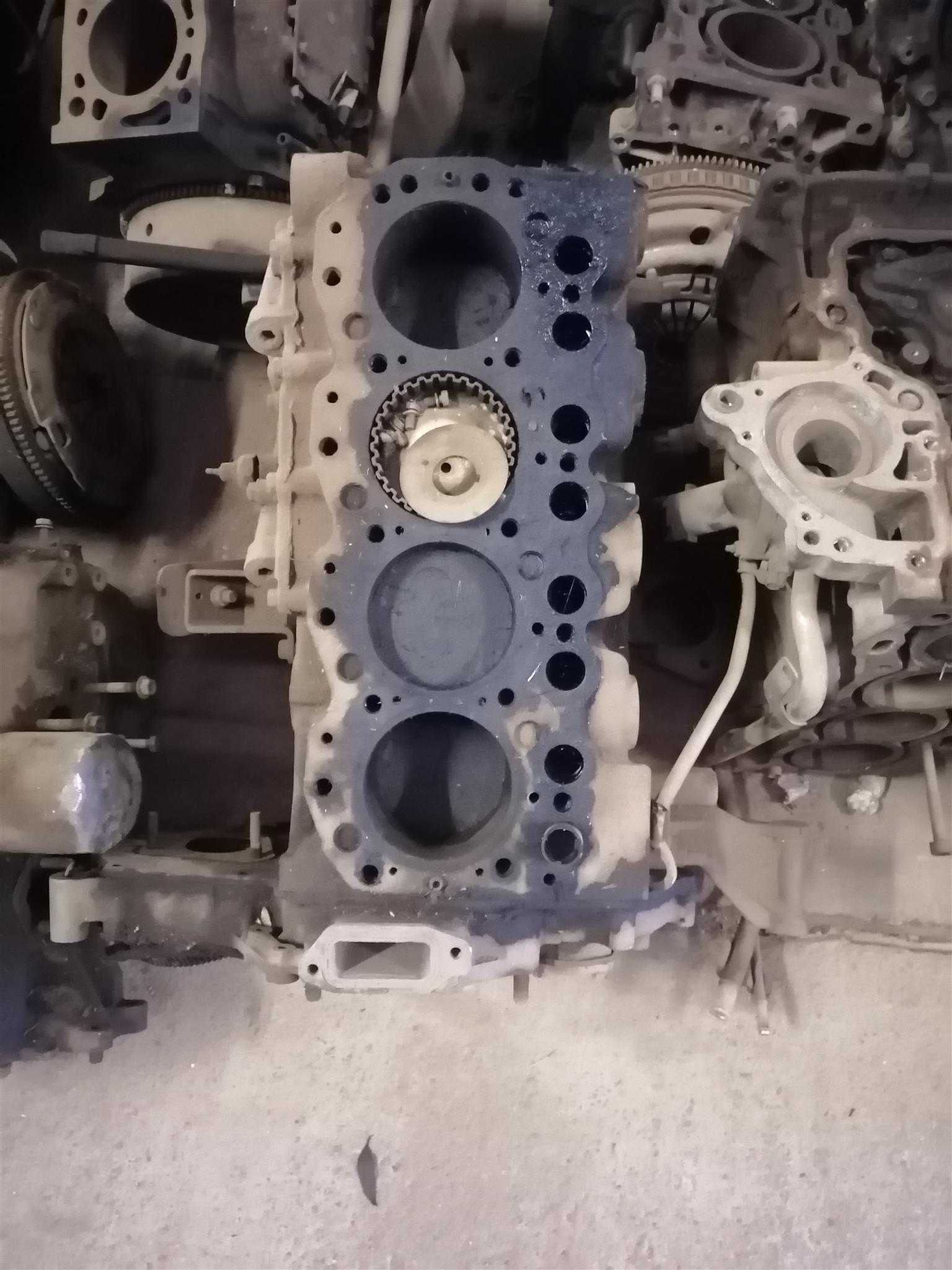 Stripping Nissan 2.5 block crank and pistons for spares - Private Seller