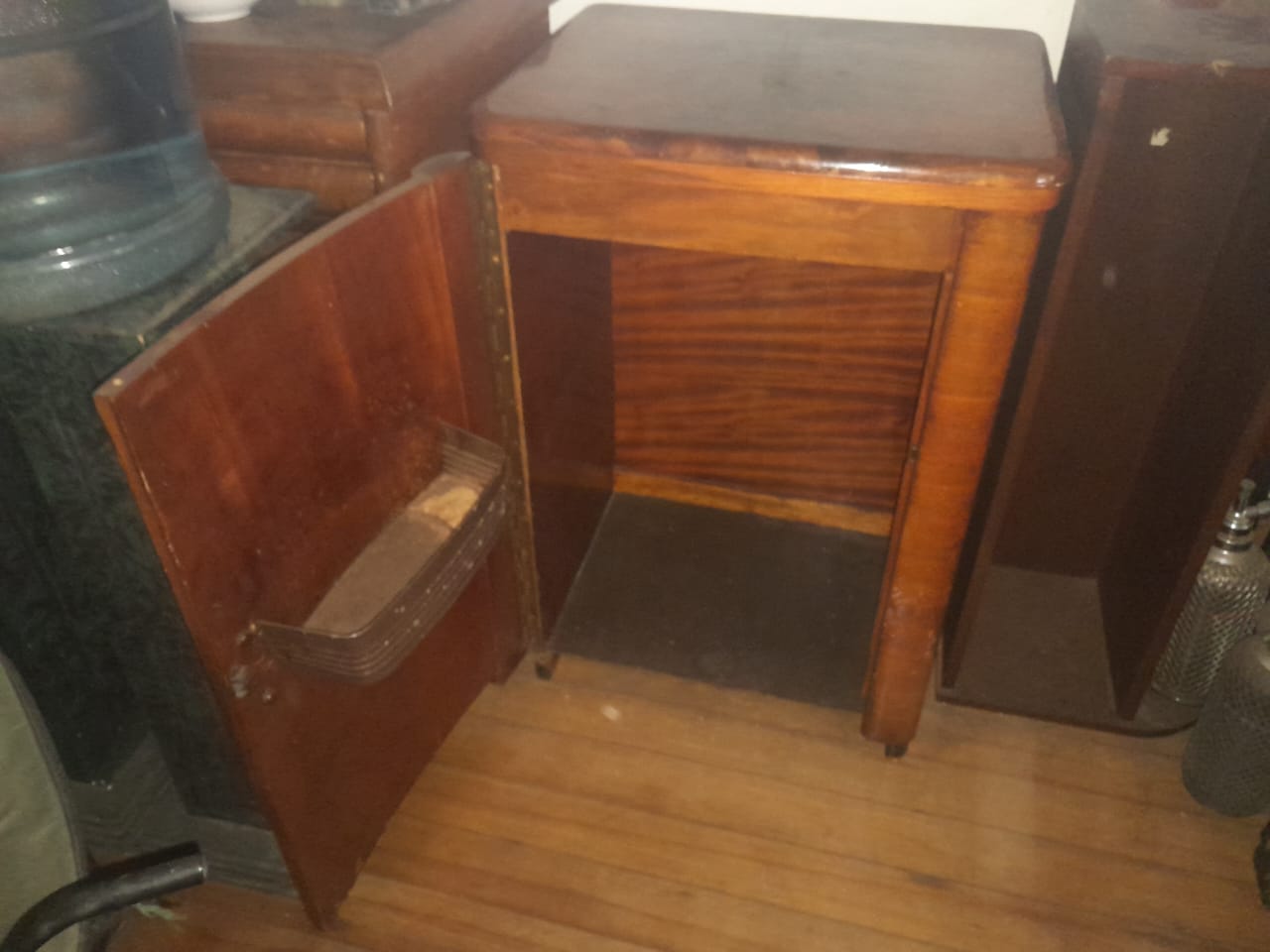 Various vintage antique, vintage, and art deco pieces.