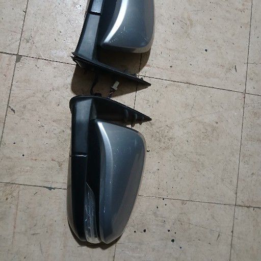 Toyota hilux gd6 side mirror - Private Seller