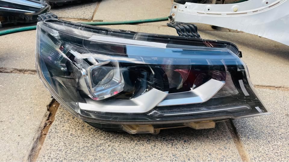 Peugeot LANDTREK Headlight - Private Seller Peugeot LANDTREK Headlight - Private Seller