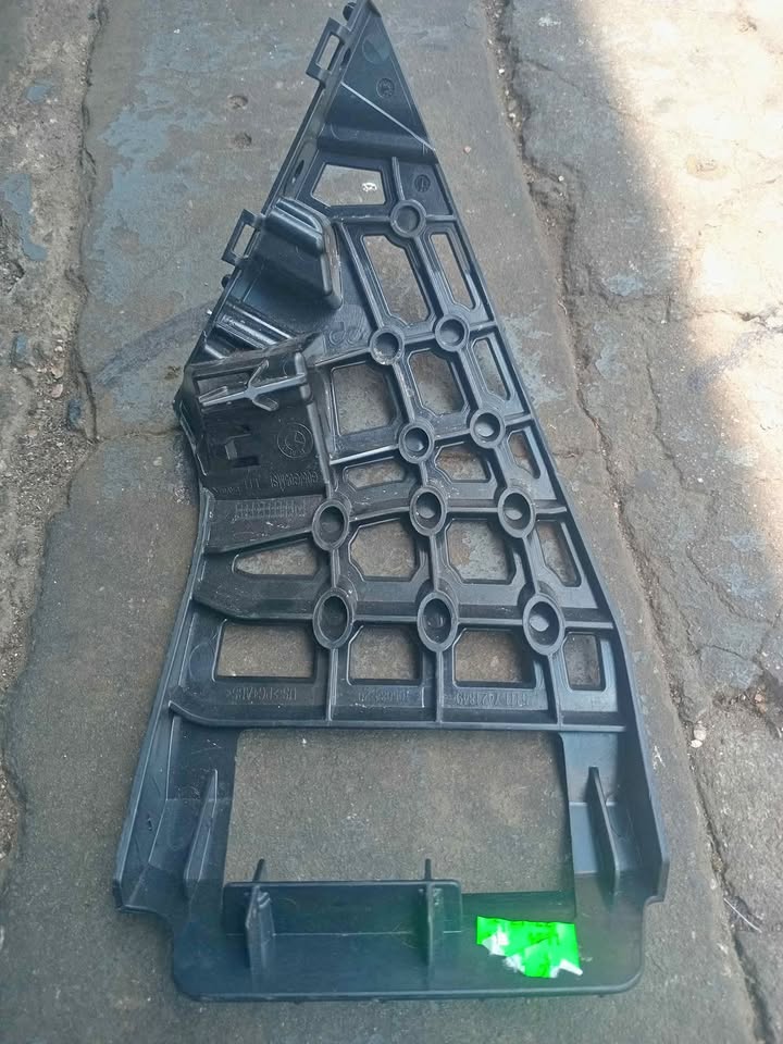 BMW X5 G05 BUMPER MOUNT BRACKET FRONT LEFT PASSENGER SIDE 7421849 B500 - Private Seller BMW X5 G05 BUMPER MOUNT BRACKET FRONT LEFT PASSENGER SIDE 7421849 B500 - Private Seller