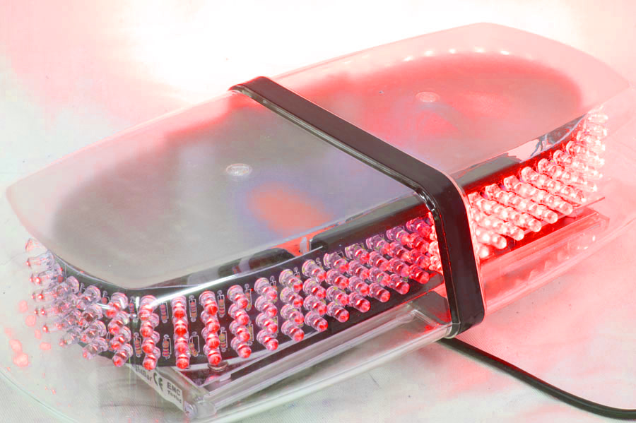 Universal Roofmount Emergency LED Strobelight (red) Universal Roofmount Emergency LED Strobelight (red)