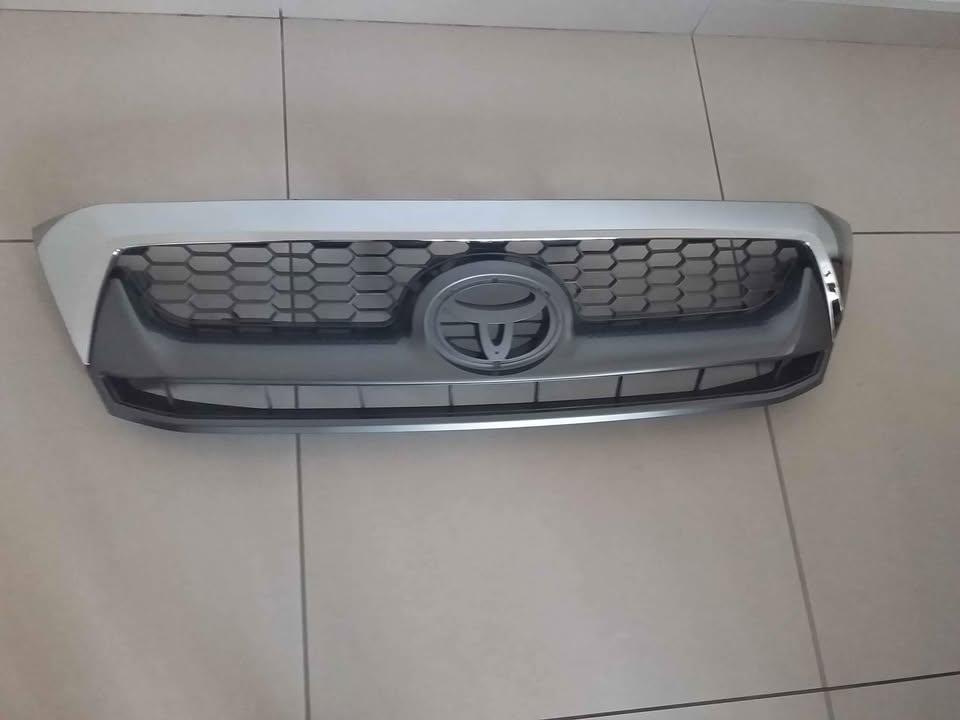 TOYOTA HILUX 2009/11  BRAND NEW FRONT GRILLES FOR SALE PRICE TOYOTA HILUX 2009/11  BRAND NEW FRONT GRILLES FOR SALE PRICE