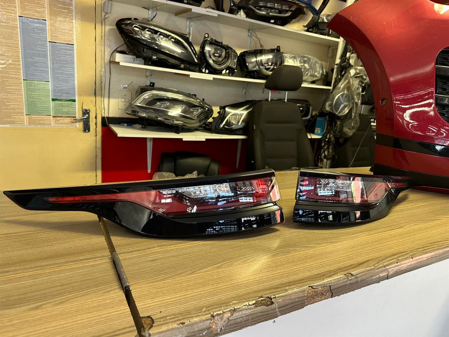 2021 RANGE ROVER EVOQUE TAILLIGHT LEFT AND RIGHT AVAILABLE FOR SALE - Private Seller 2021 RANGE ROVER EVOQUE TAILLIGHT LEFT AND RIGHT AVAILABLE FOR SALE - Private Seller