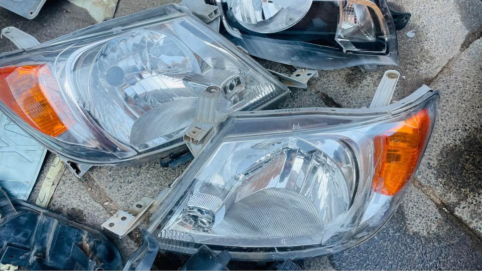 Toyota Hilux headlights 2004/07 - Private Seller Toyota Hilux headlights 2004/07 - Private Seller