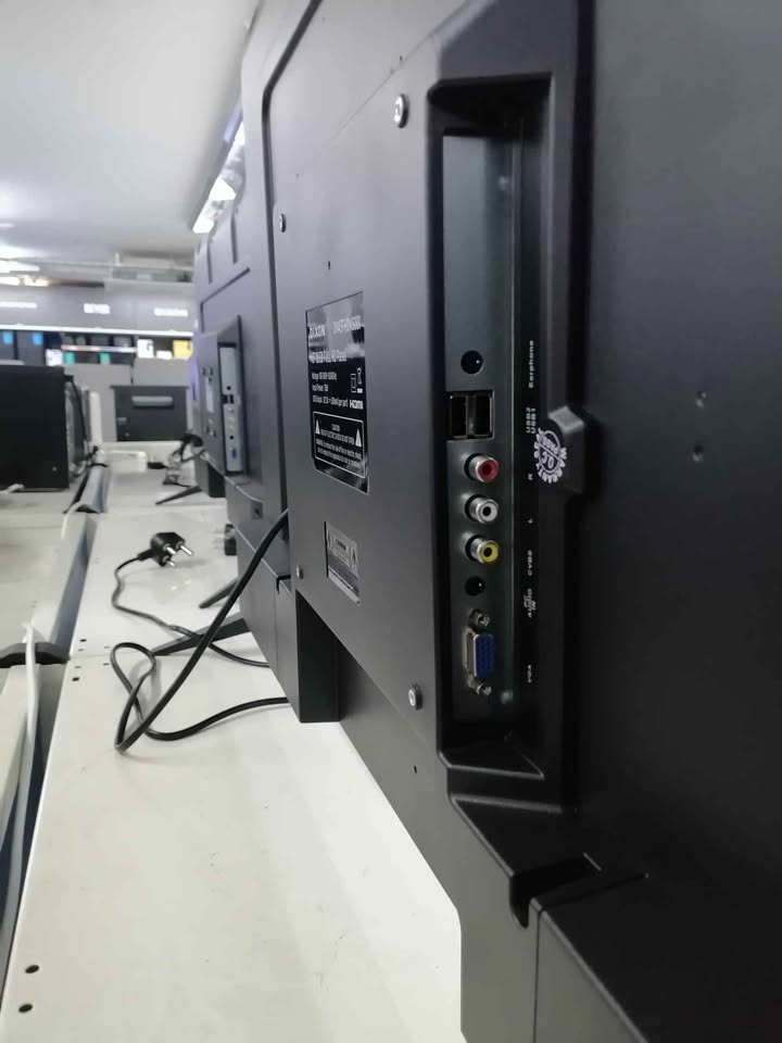 DIXON 55" PANEL SCREEN
