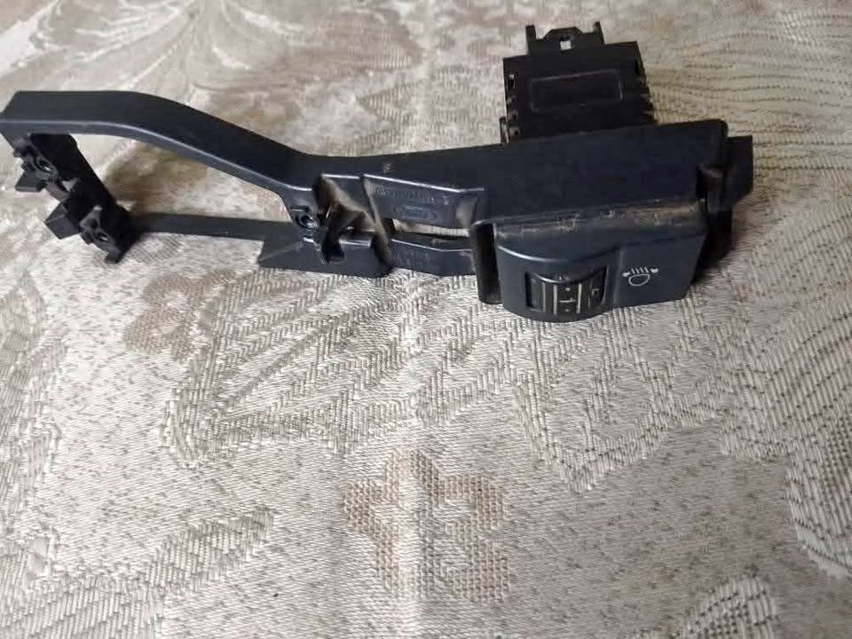Ford Ranger T7 Headlight adjustment switch
