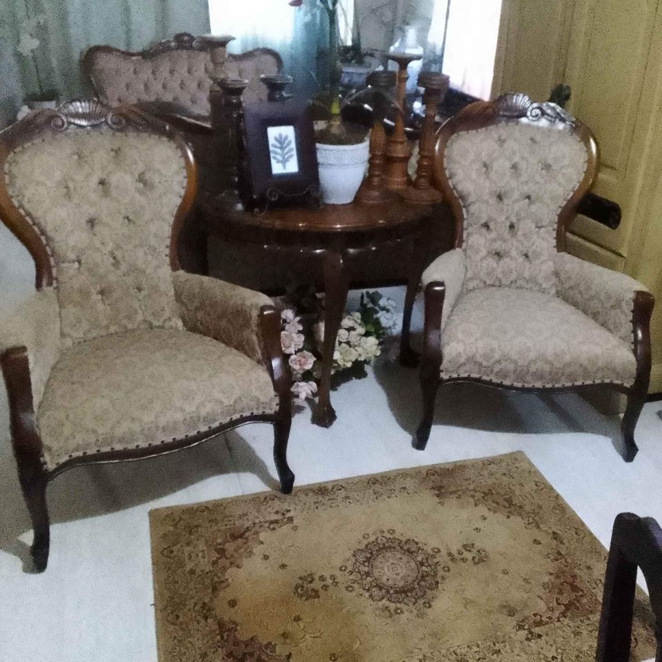 EXQUISITELY crafted, timeless clasic ANTIQUE-  - Immaculate condition - an investment item