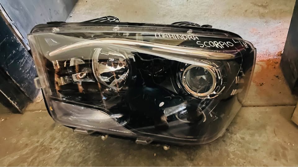 Mahindra Scorpio headlight - Private Seller Mahindra Scorpio headlight - Private Seller