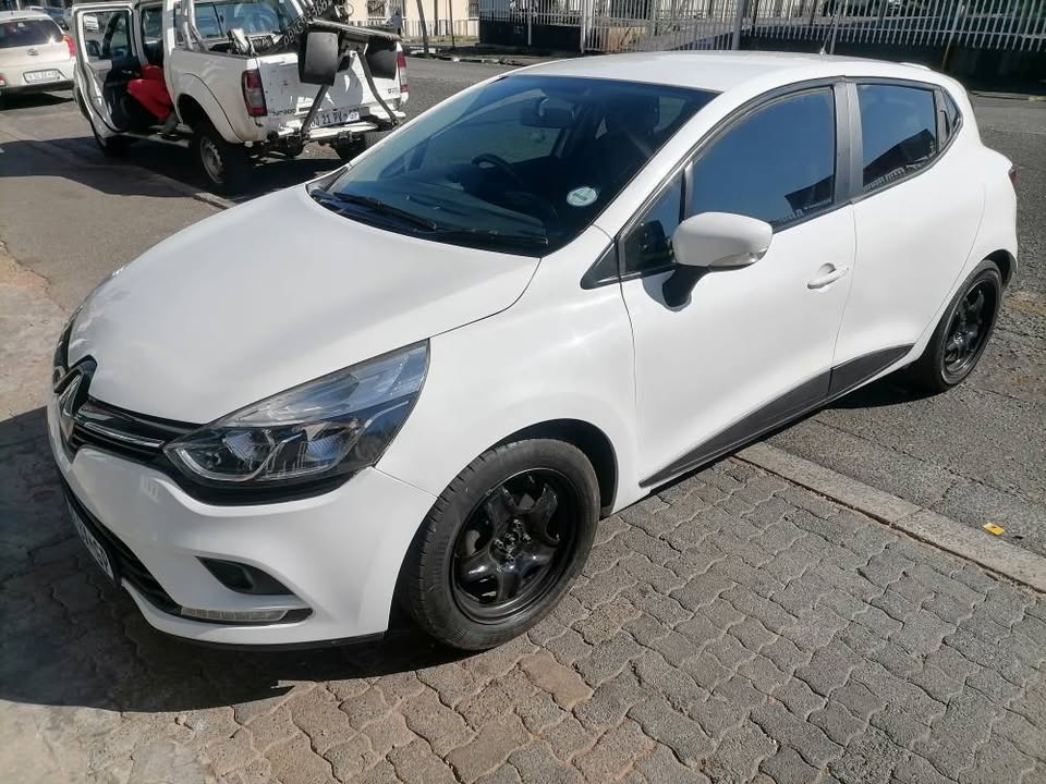 2019 Renault Clio 900T Turbo with a Nice interior seat and Service book