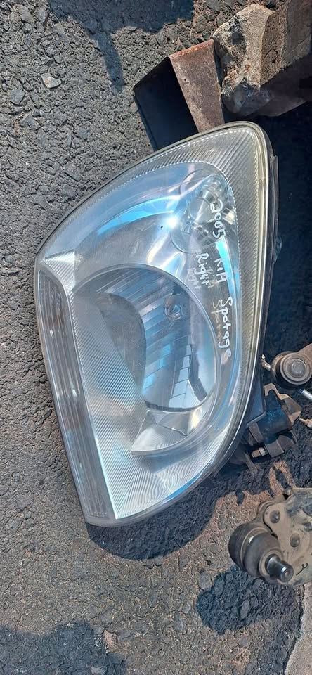 Kia sportage headlight available - Private Seller Kia sportage headlight available - Private Seller