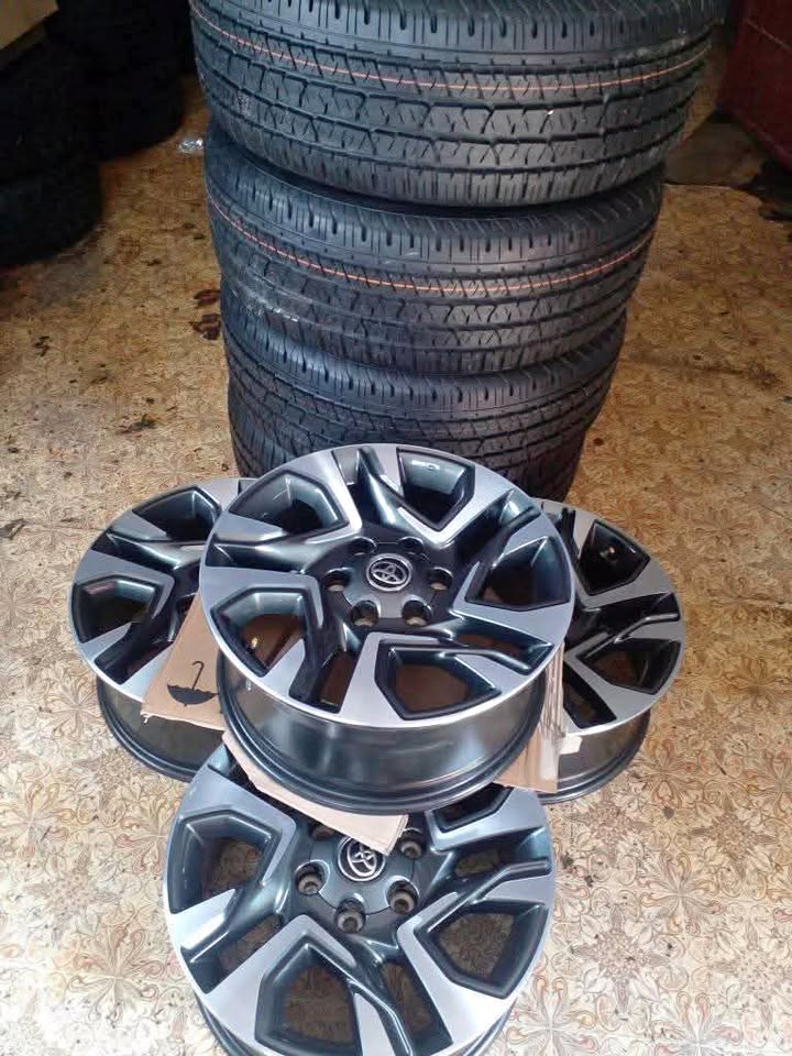 18 inch Toyota Hilux fortuner wheels original mag rims legend 55 - Private Seller 18 inch Toyota Hilux fortuner wheels original mag rims legend 55 - Private Seller